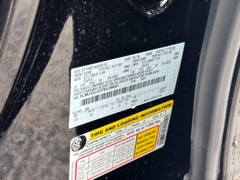 Lincoln Navigator Vehicle Full-screen Gallery Image 25