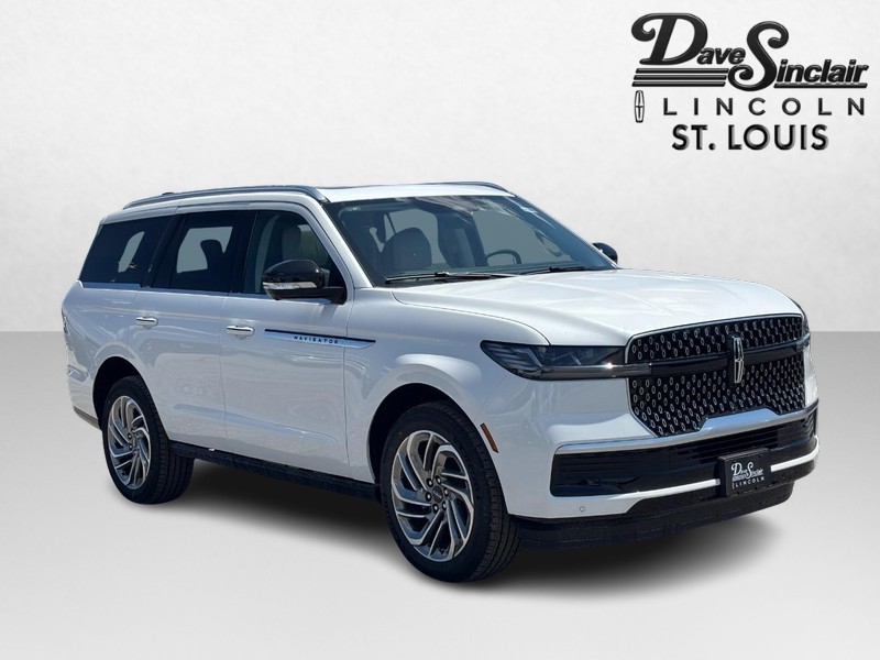Lincoln Navigator Vehicle Full-screen Gallery Image 03