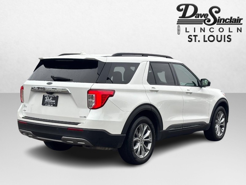 Ford Explorer Vehicle Full-screen Gallery Image 03