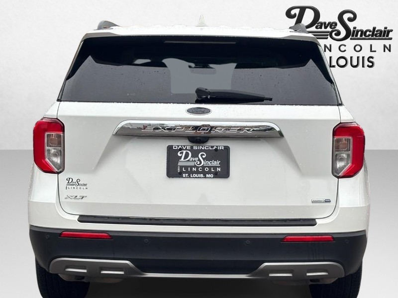 Ford Explorer Vehicle Full-screen Gallery Image 04