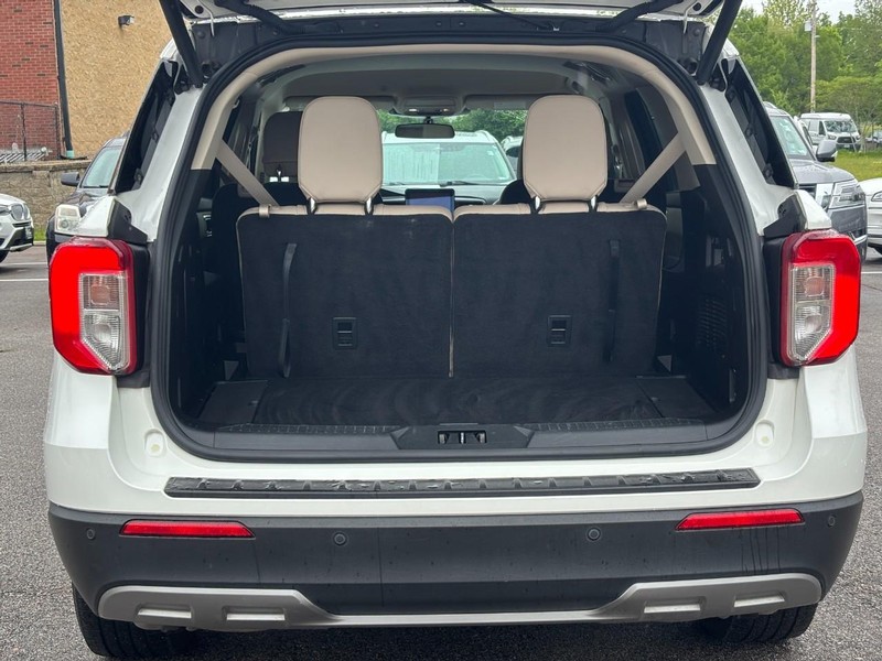 Ford Explorer Vehicle Full-screen Gallery Image 09