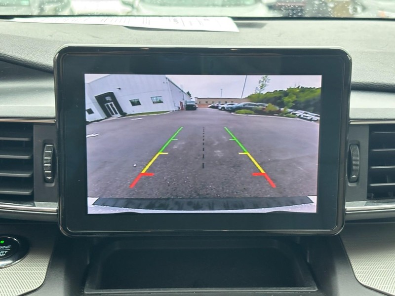 Ford Explorer Vehicle Full-screen Gallery Image 21