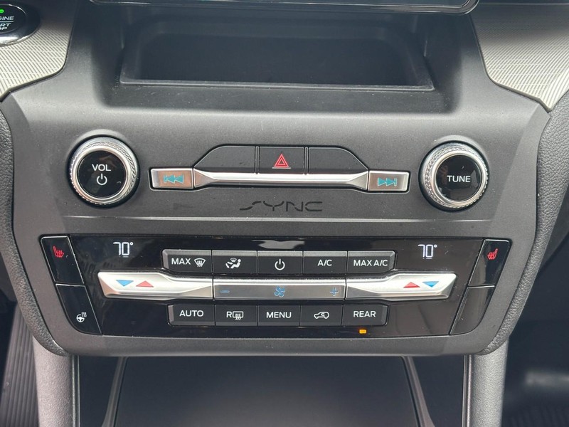 Ford Explorer Vehicle Full-screen Gallery Image 22