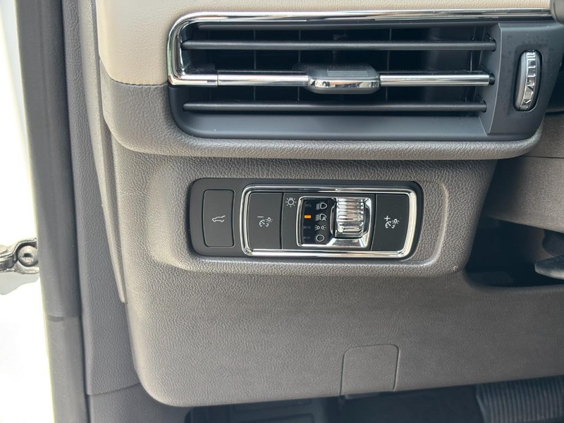 Lincoln Corsair Vehicle Full-screen Gallery Image 19