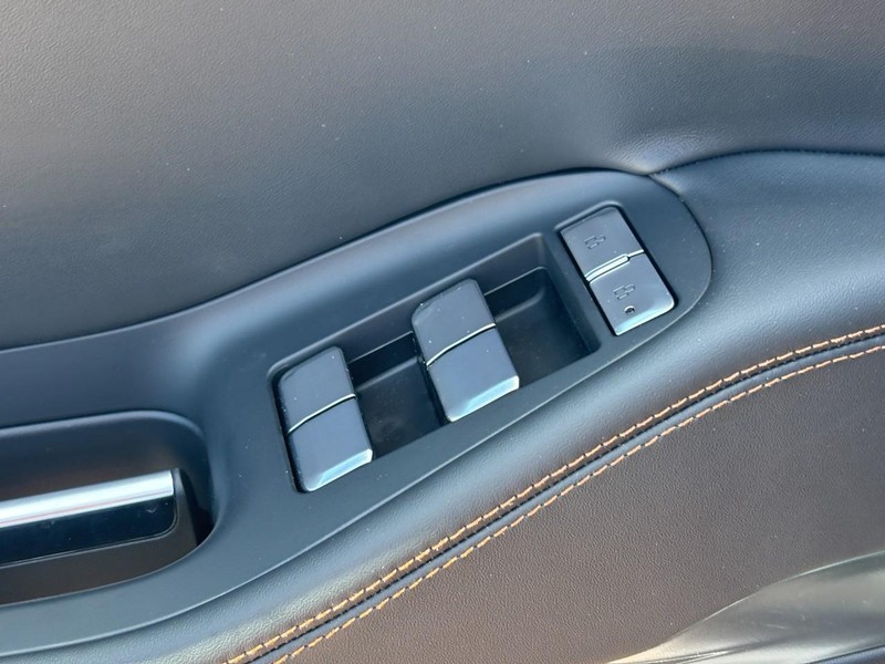 Lincoln Navigator Vehicle Full-screen Gallery Image 17