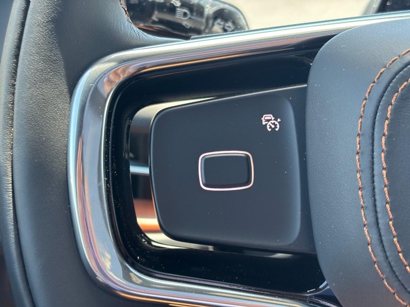 Lincoln Navigator Vehicle Full-screen Gallery Image 18