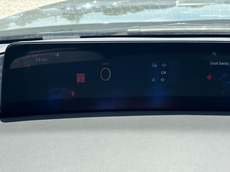 Lincoln Navigator Vehicle Full-screen Gallery Image 20
