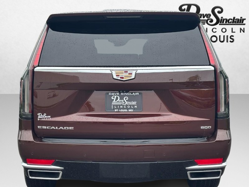 Cadillac Escalade Vehicle Full-screen Gallery Image 04