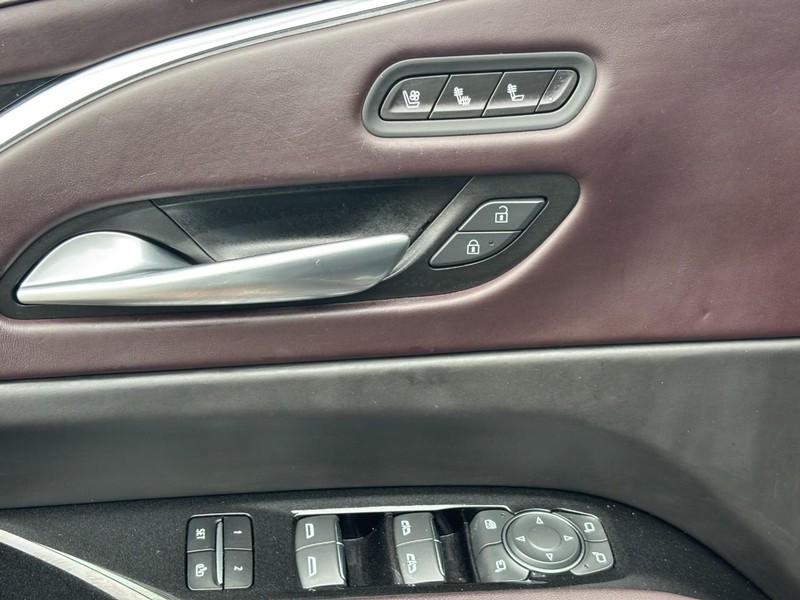 Cadillac Escalade Vehicle Full-screen Gallery Image 16