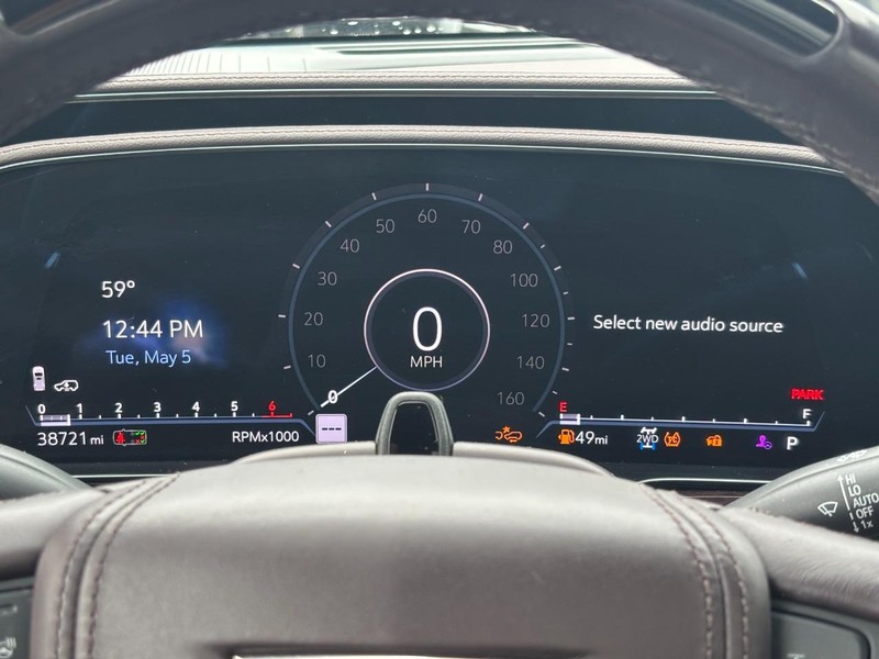Cadillac Escalade Vehicle Full-screen Gallery Image 18