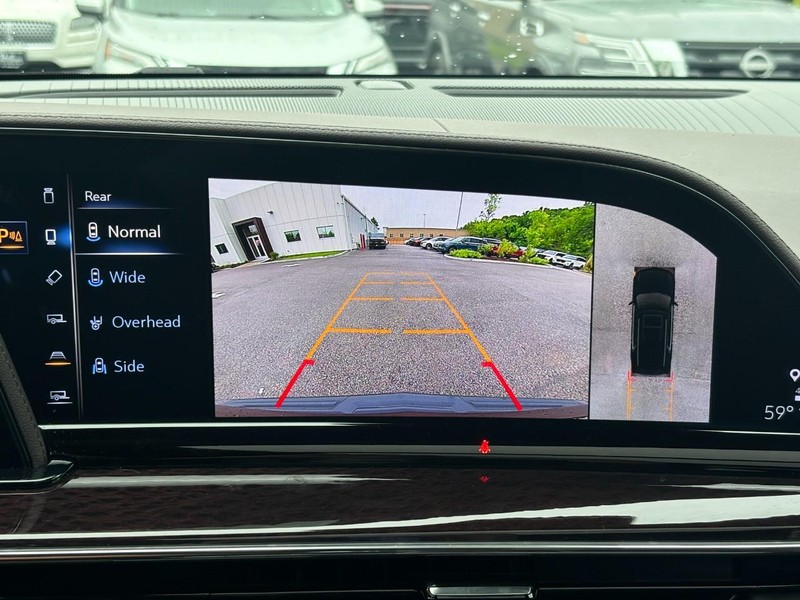 Cadillac Escalade Vehicle Full-screen Gallery Image 21