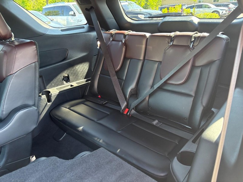 Ford Explorer Vehicle Full-screen Gallery Image 11
