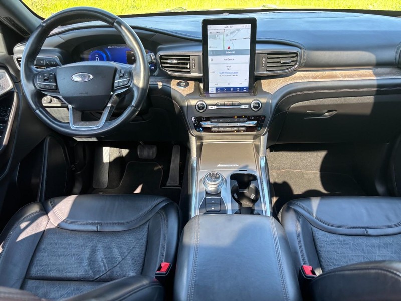 Ford Explorer Vehicle Full-screen Gallery Image 14