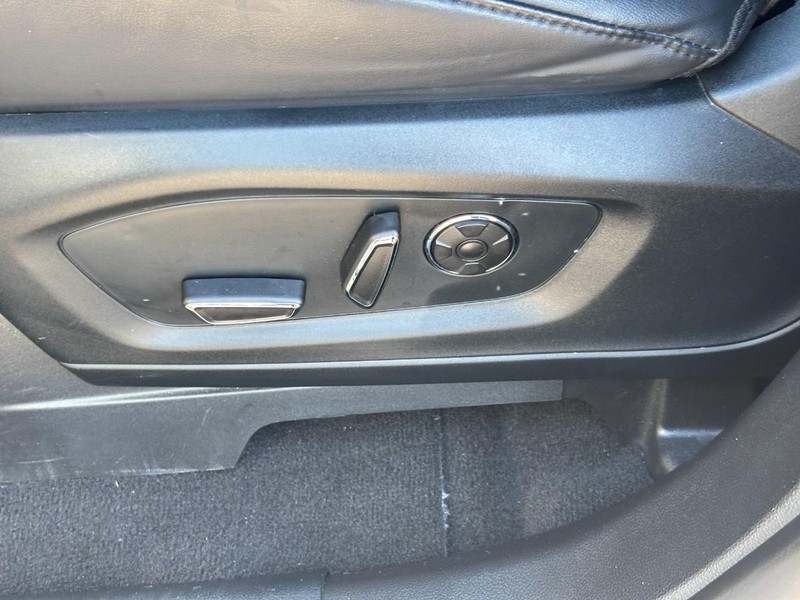 Ford Explorer Vehicle Full-screen Gallery Image 17