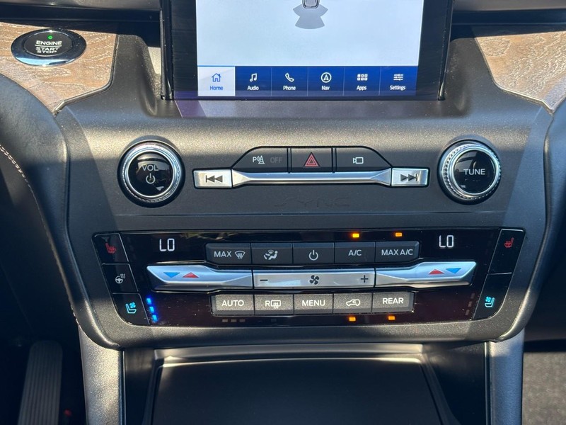 Ford Explorer Vehicle Full-screen Gallery Image 22