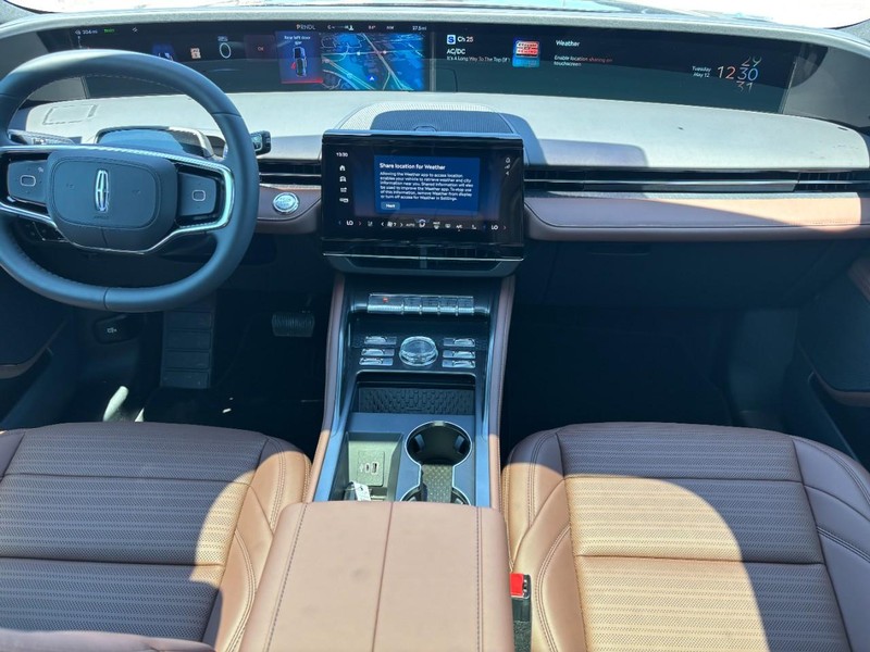 Lincoln Nautilus Vehicle Full-screen Gallery Image 13