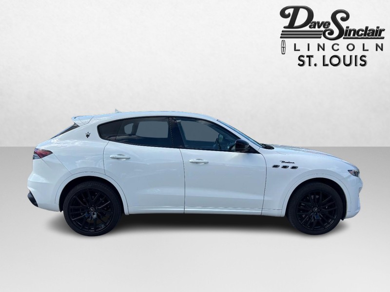 Maserati Levante Vehicle Full-screen Gallery Image 02
