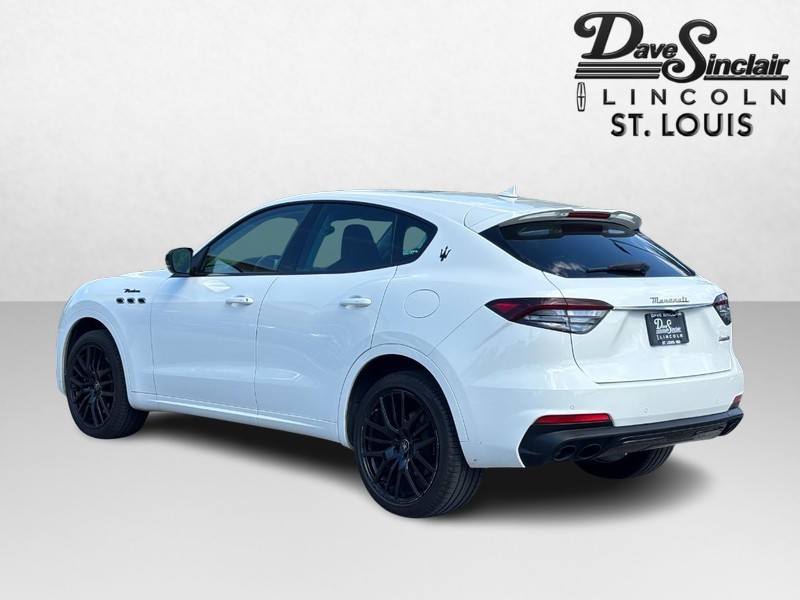 Maserati Levante Vehicle Full-screen Gallery Image 05