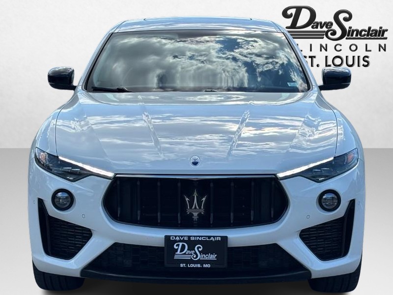 Maserati Levante Vehicle Full-screen Gallery Image 09