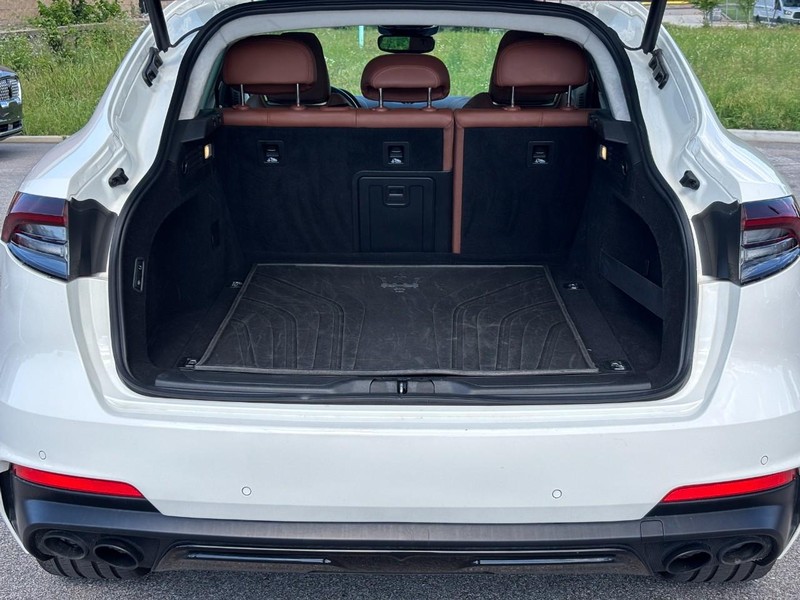 Maserati Levante Vehicle Full-screen Gallery Image 10