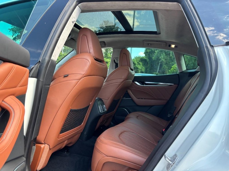 Maserati Levante Vehicle Full-screen Gallery Image 12