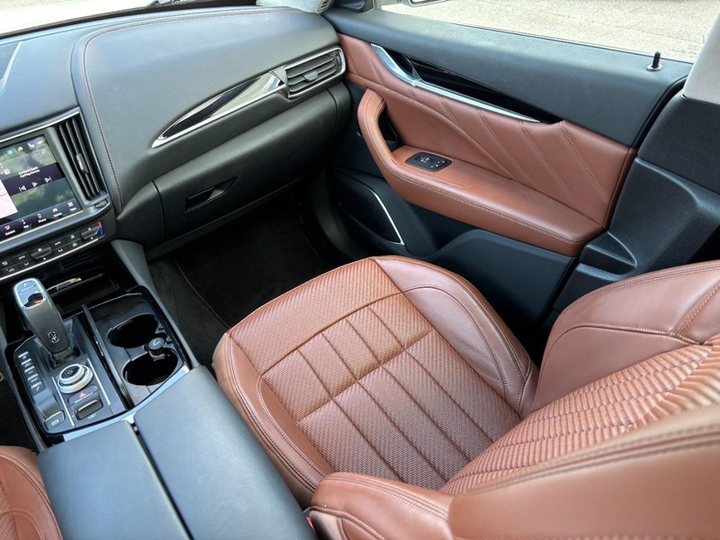 Maserati Levante Vehicle Full-screen Gallery Image 15