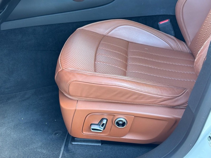 Maserati Levante Vehicle Full-screen Gallery Image 17
