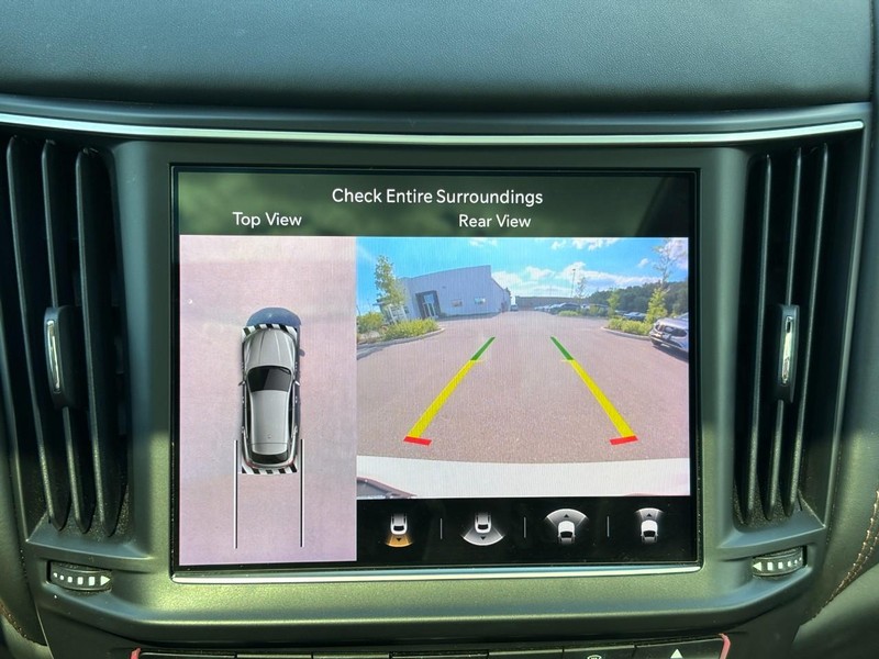 Maserati Levante Vehicle Full-screen Gallery Image 22