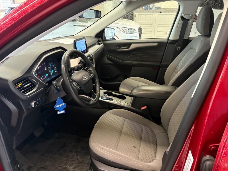 Ford Escape Vehicle Full-screen Gallery Image 05