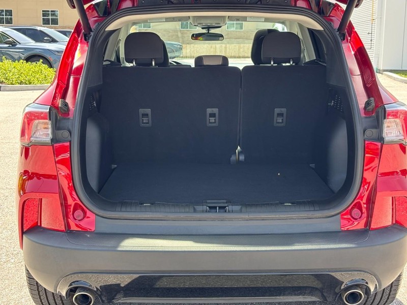 Ford Escape Vehicle Full-screen Gallery Image 10