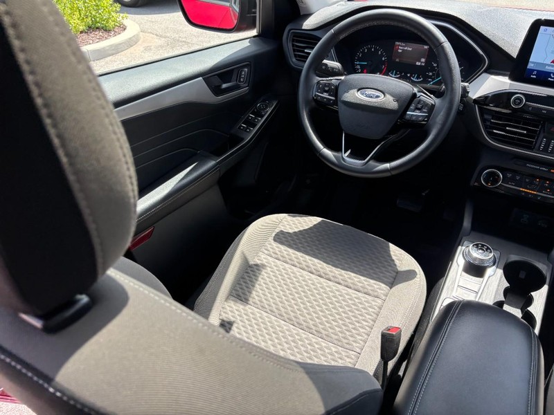 Ford Escape Vehicle Full-screen Gallery Image 13