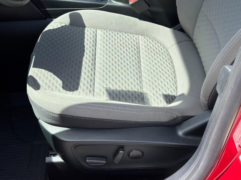 Ford Escape Vehicle Full-screen Gallery Image 16