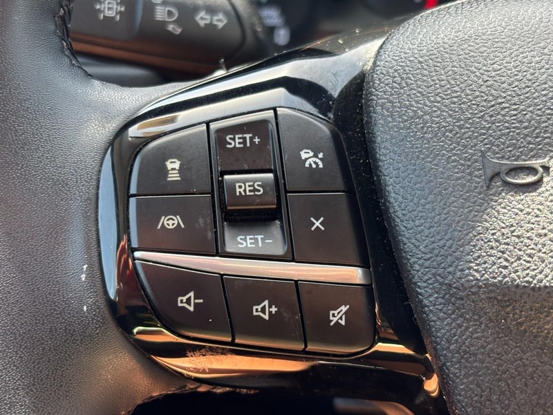 Ford Escape Vehicle Full-screen Gallery Image 18
