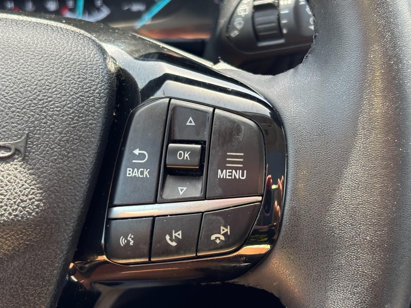 Ford Escape Vehicle Full-screen Gallery Image 19