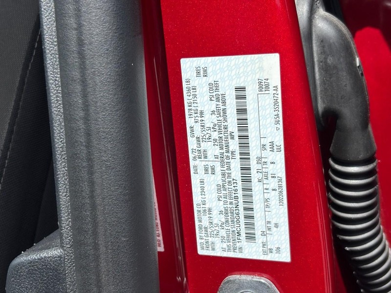 Ford Escape Vehicle Full-screen Gallery Image 25