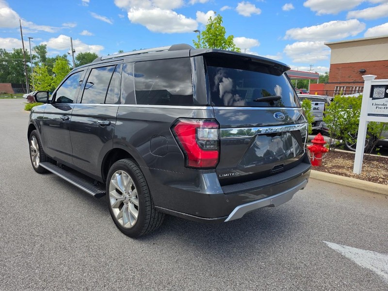 Ford Expedition Vehicle Full-screen Gallery Image 02