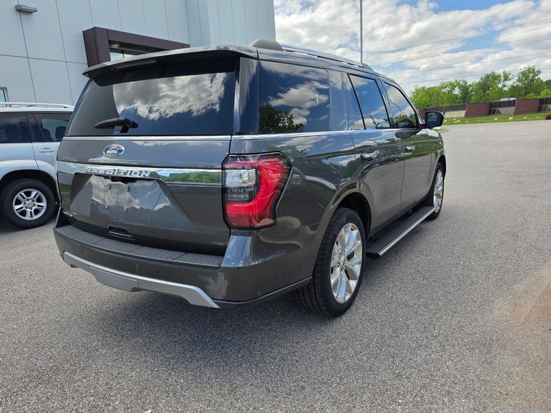 Ford Expedition Vehicle Full-screen Gallery Image 03