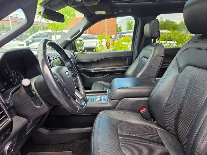 Ford Expedition Vehicle Full-screen Gallery Image 06