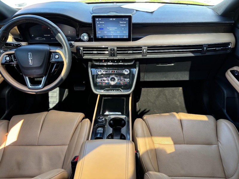 Lincoln Corsair Vehicle Full-screen Gallery Image 14