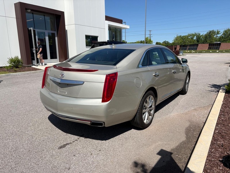 Cadillac XTS Vehicle Full-screen Gallery Image 03