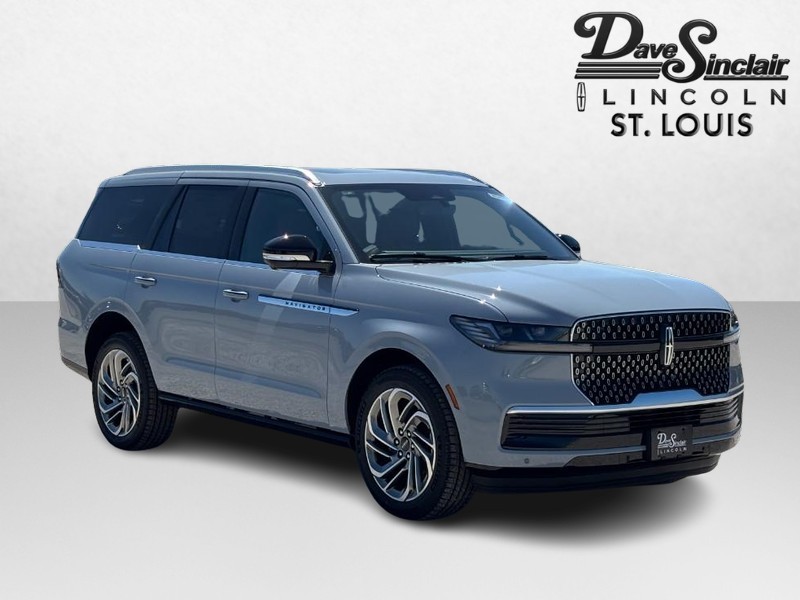 Lincoln Navigator Vehicle Full-screen Gallery Image 03