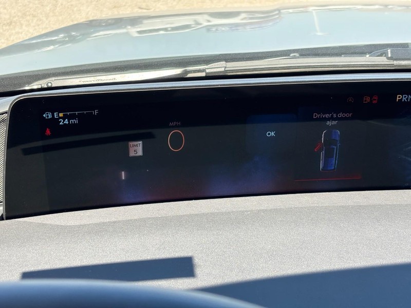 Lincoln Navigator Vehicle Full-screen Gallery Image 21
