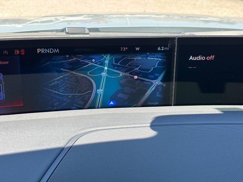 Lincoln Navigator Vehicle Full-screen Gallery Image 22