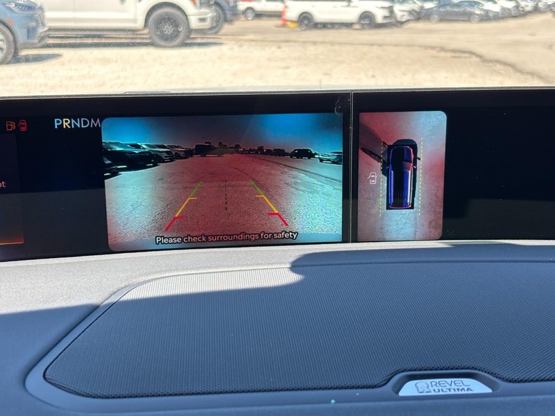 Lincoln Navigator Vehicle Full-screen Gallery Image 23