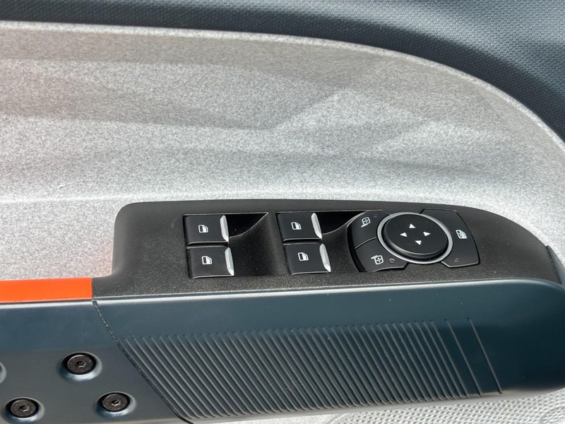 Ford Maverick Vehicle Full-screen Gallery Image 18