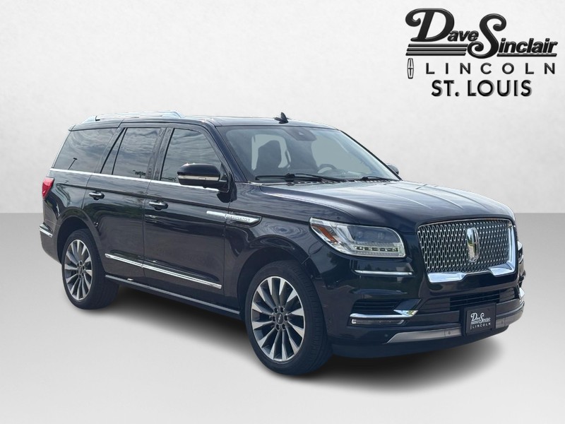 Lincoln Navigator Vehicle Full-screen Gallery Image 03