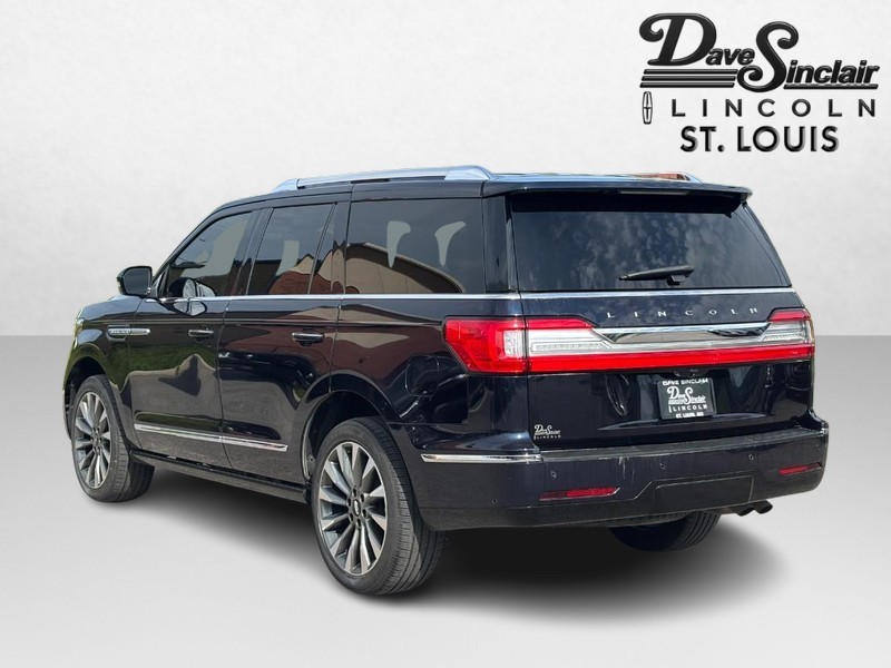 Lincoln Navigator Vehicle Full-screen Gallery Image 07