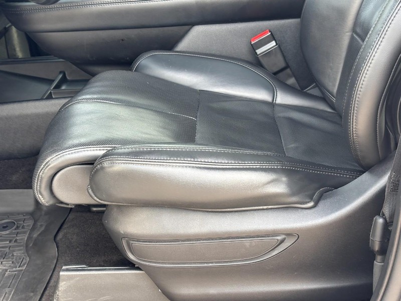 Lincoln Navigator Vehicle Full-screen Gallery Image 18