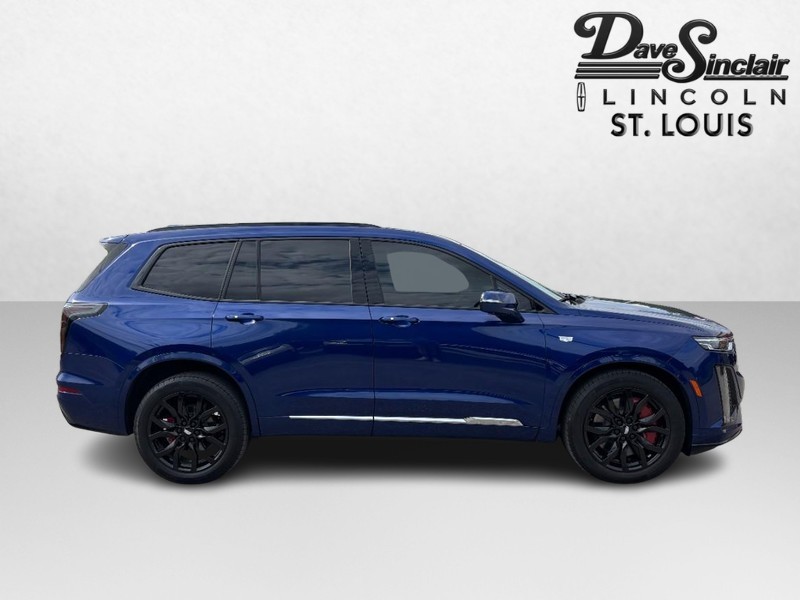 Cadillac XT6 Vehicle Full-screen Gallery Image 02