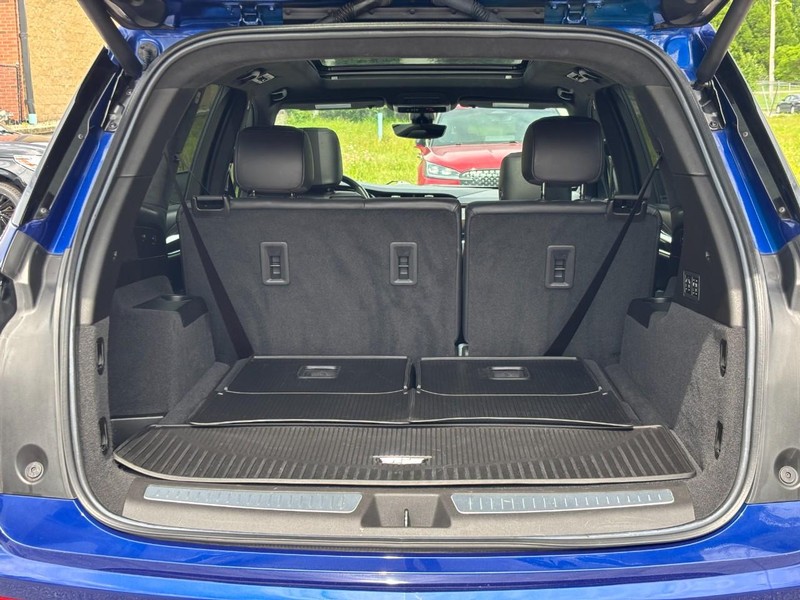 Cadillac XT6 Vehicle Full-screen Gallery Image 10